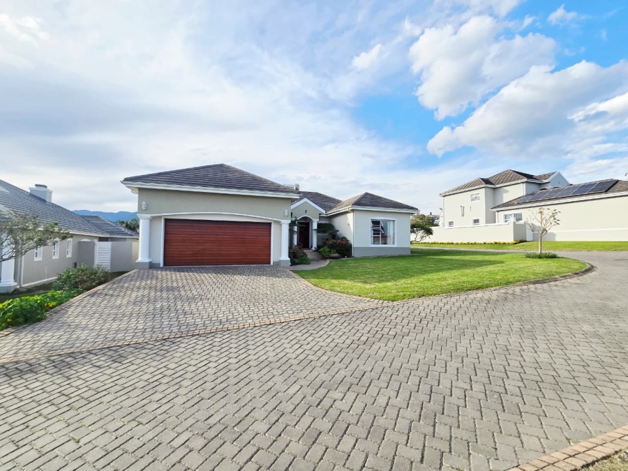 3 Bedroom Property for Sale in Kingswood Golf Estate Western Cape